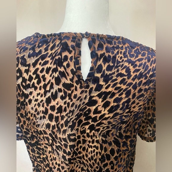 Kori women's S short sleeve animal print burnout holographic style top EUC - Picture 6 of 8